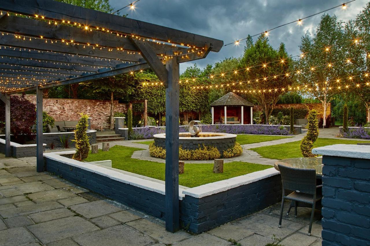 Lion Quays Resort Chirk Exterior photo