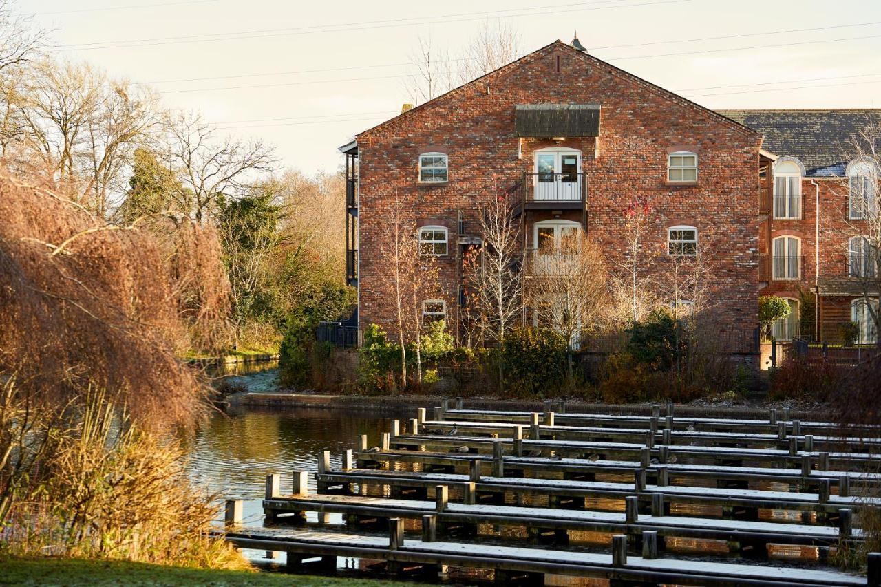 Lion Quays Resort Chirk Exterior photo